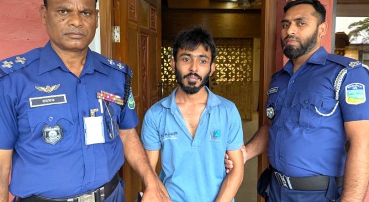 বাকৃবিতে গোপনে ছাত্রীদের ছবি তোলার অভিযোগে যুবক আটক, মাদক উদ্ধার 
