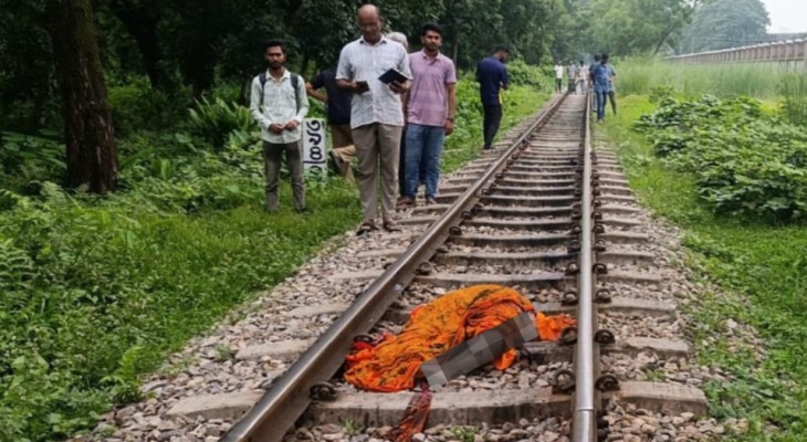 বাকৃবিতে ট্রেনের নিচে কাটা পড়ে অজ্ঞাত এক নারীর মৃত্যু